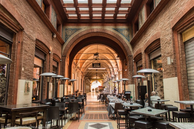 bologna-strade-centro-buca-san-petronio